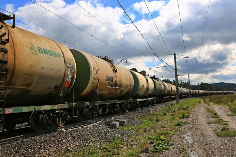 Цистерны с нефтью