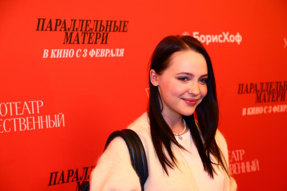 Актриса Юлия Хлынина