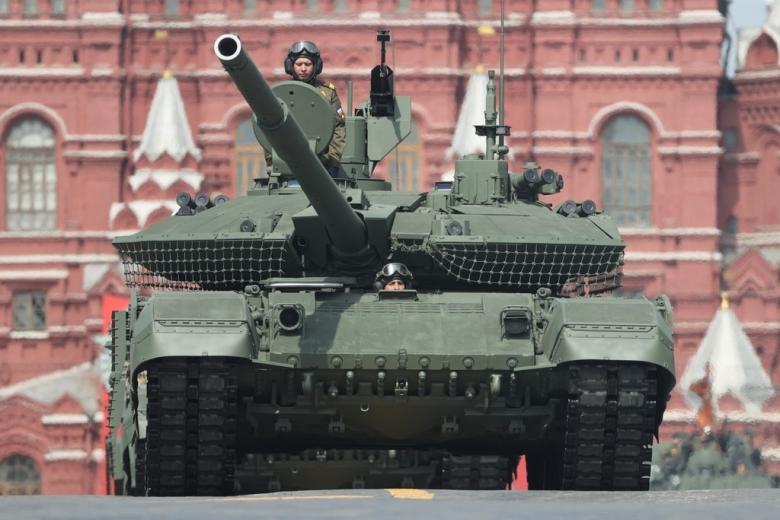 Танк Т-90М «Прорыв» во время генеральной репетиции парада на Красной площади
