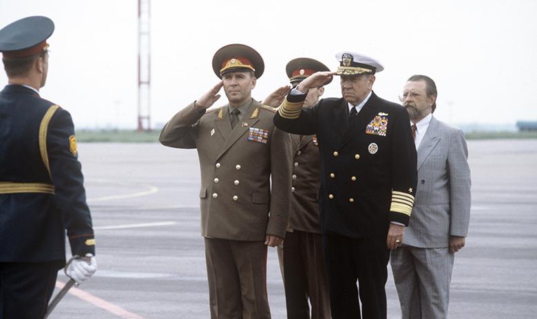 Генерал армии Михаил Моисеев (слева)