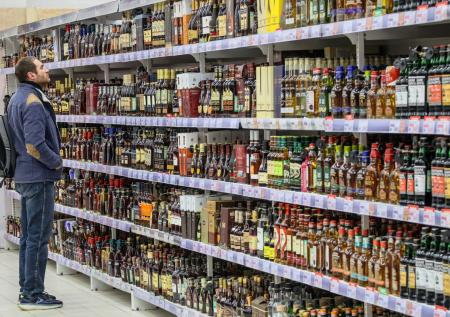 В Госдуме назвали способ защитить россиян от суррогатного алкоголя