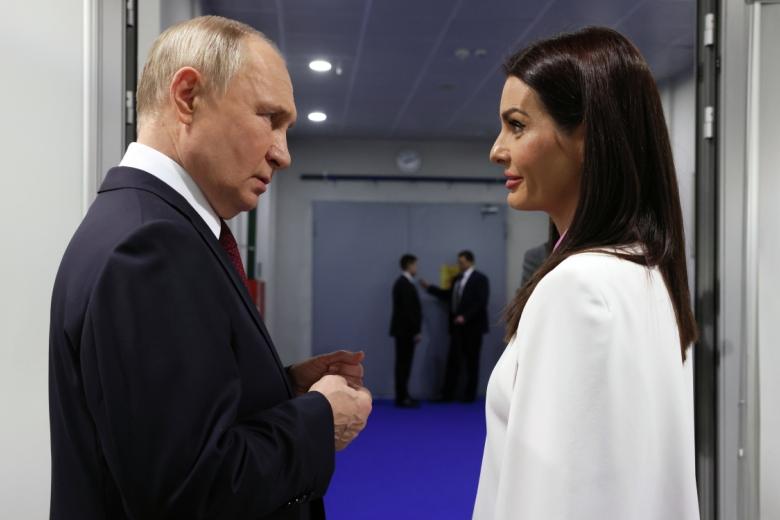 Президент РФ Владимир Путин и глава Гагаузской автономии Молдавии Евгения Гуцул 