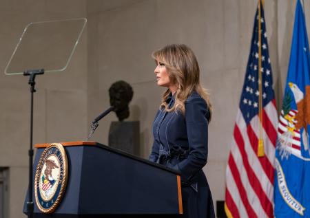Мелания Трамп сдала тест на коронавирус