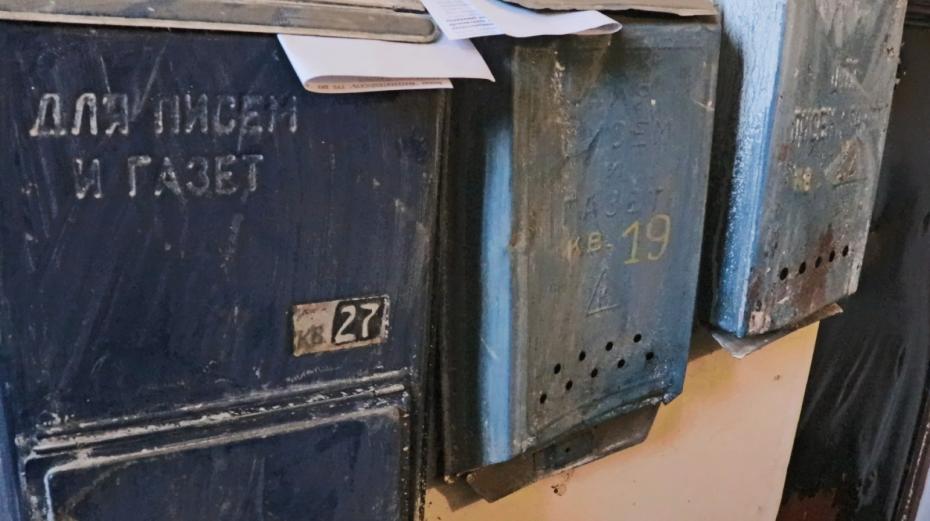 Почтовые ящики в подъезде дома