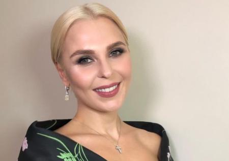 Пелагея появилась на шоу «Точь-в-точь» в синем платье с эффектным декольте