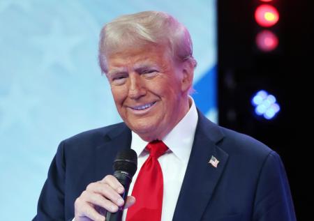 Трамп решил утереть нос Харрис, поработав в «Макдоналдсе»
