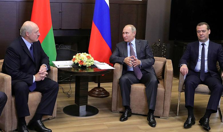 Президенты Республики Беларусь и РФ Александр Лукашенко, Владимир Путин и Председатель Правительства РФ Дмитрий Медведев