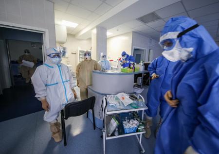 Свыше 270 тысяч россиян остаются под наблюдением медиков из-за пандемии