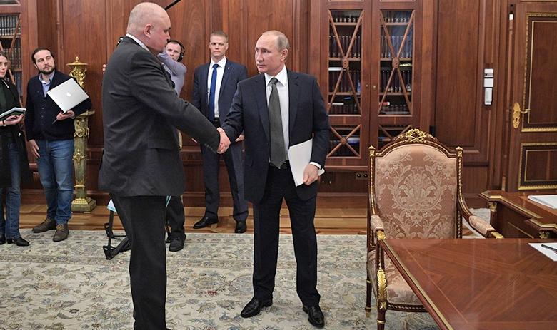 Президент РФ Владимир Путин на встрече с временно исполняющим обязанности губернатора Кемеровской области Сергеем Цивилёвым