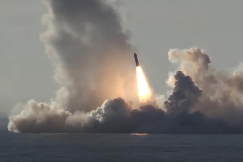 Залповый пуск баллистических ракет «Булава»