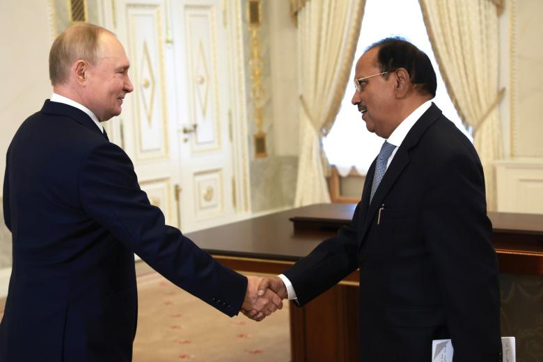 Владимир Путин и Аджит Довал