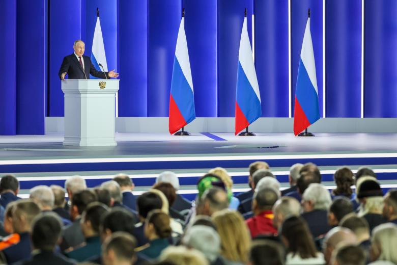Президент РФ Владимир Путин во время выступления с ежегодным посланием Федеральному собранию РФ в Гостином Дворе