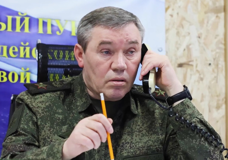 «По плану»: Герасимов оценил удары по объектам и предприятиям на Украине