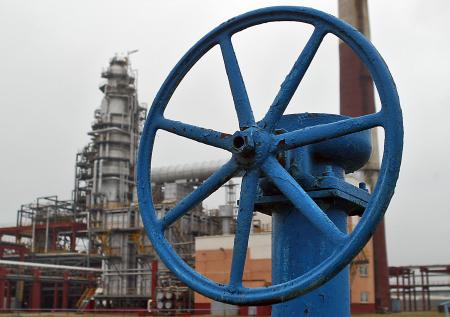 «Нафтан» начал переработку первой партии нефти из России