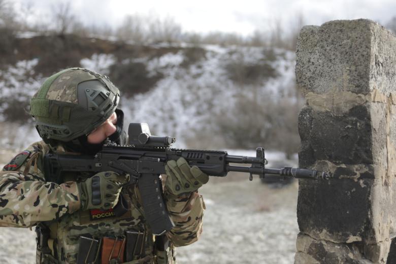 Военнослужащий ВС РФ во время выполнения задач СВО