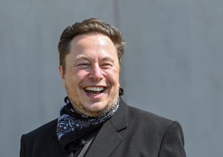 Илон Маск стал самым богатым человеком по версии Forbes
