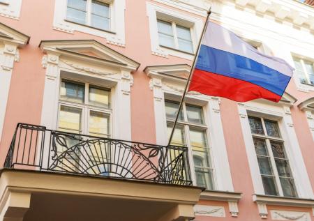 Власти Эстонии вручили ноту российскому дипломату из-за буев на Нарве
