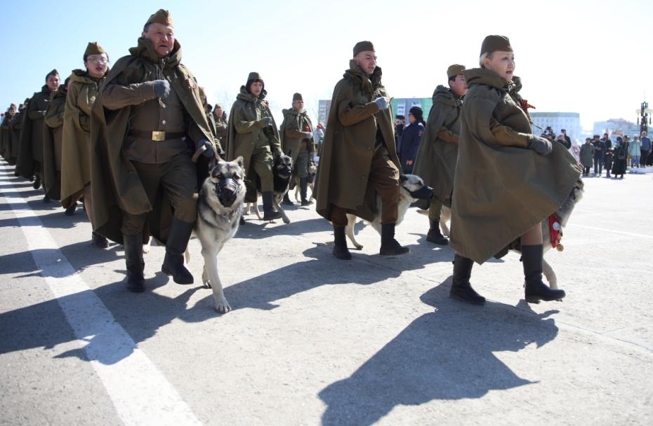 Участники военного парада, посвященного 78-й годовщине победы в Великой Отечественной войне, в Якутске