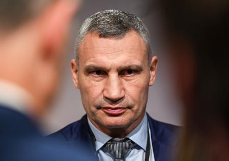 Кличко резко высказался о борьбе Зеленского с Порошенко