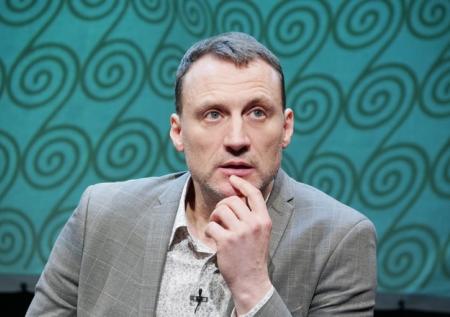 «Вырвал с кровью»: звезда МХТ Анатолий Белый бросил театр и уехал из России
