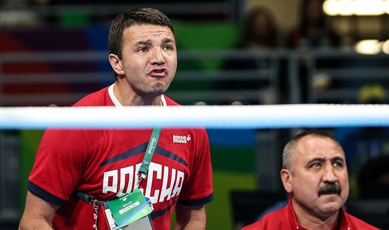 Главный тренер мужской сборной России по боксу Эдуард Кравцов (слева)