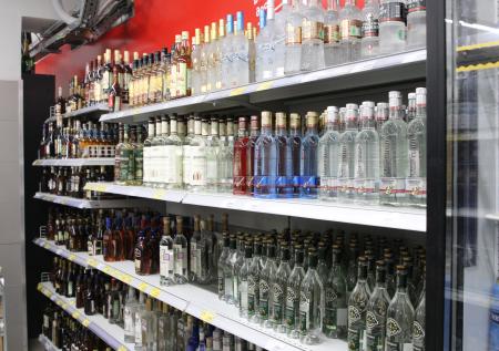 Уровень потребления россиянами «левого» алкоголя назвали «особо опасным»