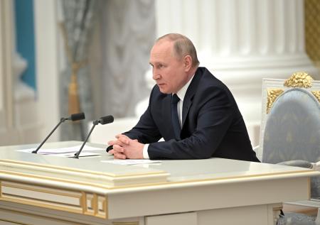 Путин: Запад сделал ставку на национал-предателей
