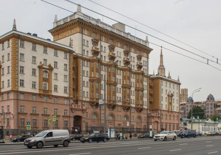 У посольства США в Москве появились листовки с изображением мин «Лепесток»