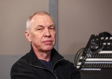 «Нельзя бросать страну»: Скляр об уехавшей Земфире