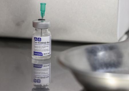 Врач рассказал, когда онкобольным не стоит прививаться от COVID-19