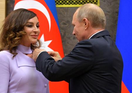 Путин вручил орден Дружбы вице-президенту Азербайджана Алиевой