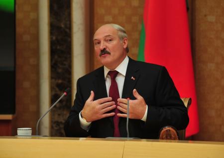 Лукашенко прокомментировал замену флага Белоруссии на ЧМ по хоккею в Риге