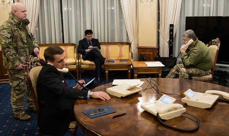 Президент Украины Пётр Порошенко (справа)