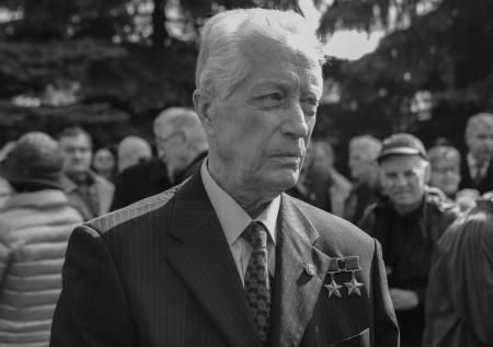 Ушел из жизни космонавт и дважды Герой СССР