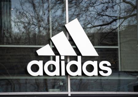Mash: Adidas и Reebok готовятся возобновить работу в России