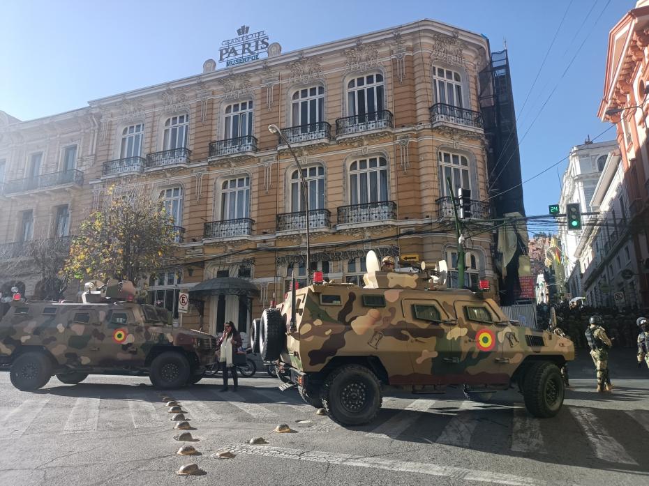 Боливийские военные захватили площадь Мурильо у штаб-квартиры правительства