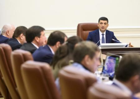 От мяса до фанеры: Киев ввёл санкции против России