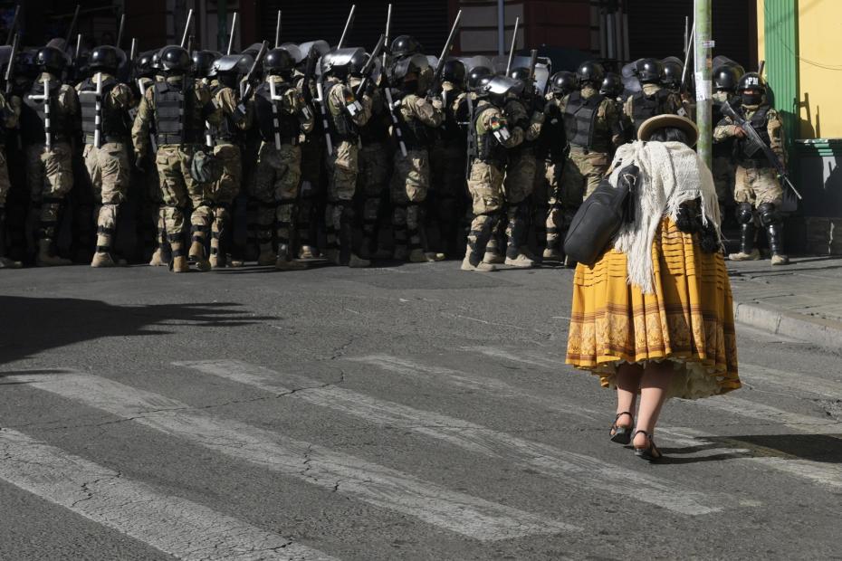 Боливийские военные захватили площадь Мурильо у штаб-квартиры правительства