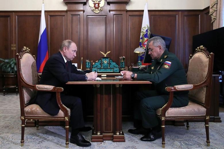Президент России Владимир Путин, Сергей Шойгу (слева направо)