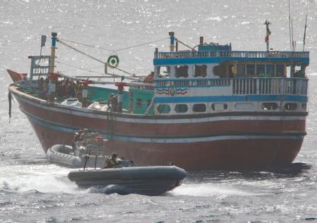 ВМС США перехватили в Оманском заливе судно с 50 тоннами боеприпасов