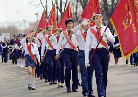 19 мая: день пионерии, Жен-мироносиц и памяти жертв СПИДа