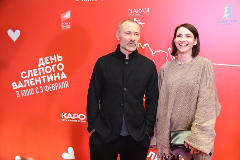 Актёры Дмитрий Ульянов и Татьяна Яхина на премьере фильма режиссёра Александра Баршака «День слепого Валентина» в киноцентре «Октябрь» в Москве.