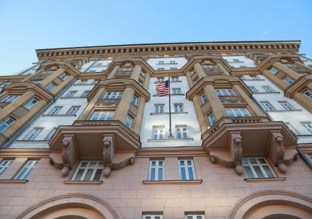 Штат посольства США в России сократится до 120 человек