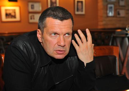 «Пугачева догнала?»: в Сети шутят над Соловьевым с синяком на лице