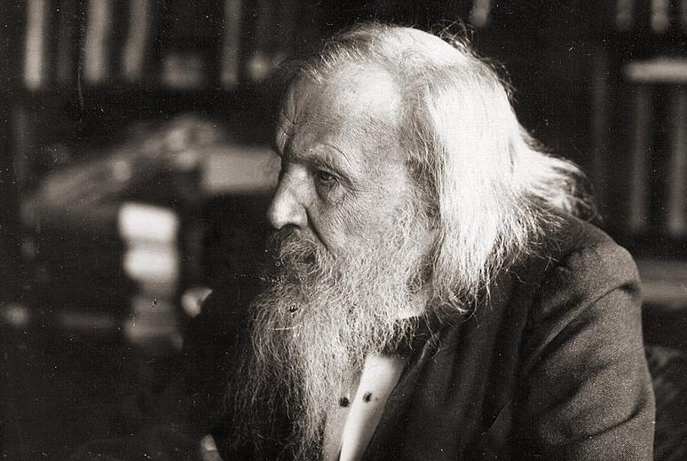 Д. И. Менделеев в своём кабинете (Главная палата мер и весов, Санкт-Петербург), 1897 год