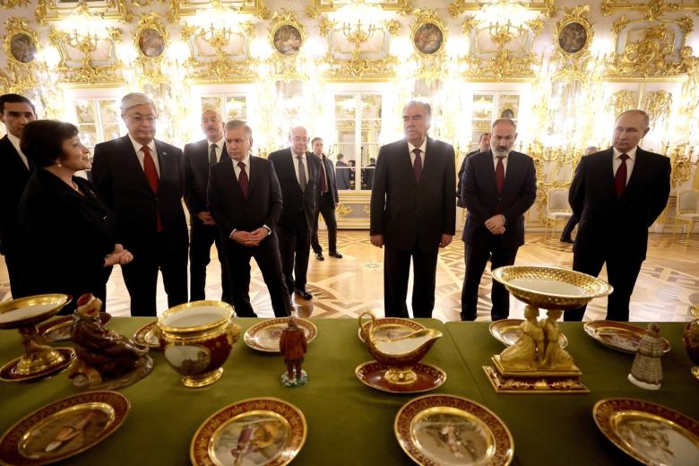 Во время посещения музея-заповедника «Петергоф»