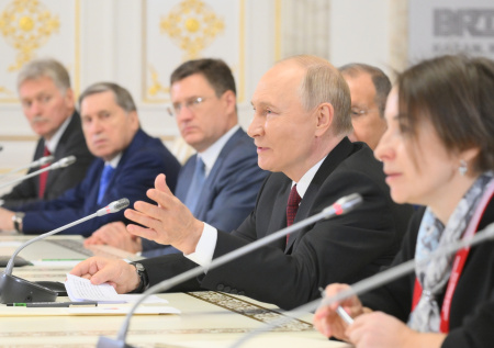 Путин пошутил на встрече с Моди после заминки переводчика