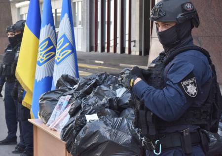 Неизвестный открыл стрельбу возле главного офиса СБУ в центре Киева