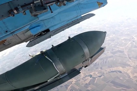 Сброс бомбы с истребителя в Курской области попал на видео