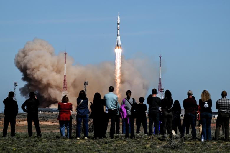 Запуск ракеты-носителя «Союз-2.1а» с кораблем «Союз МС-27» с космодрома Байконур. Пуск посвящен 80-летию победы в Великой Отечественной войне